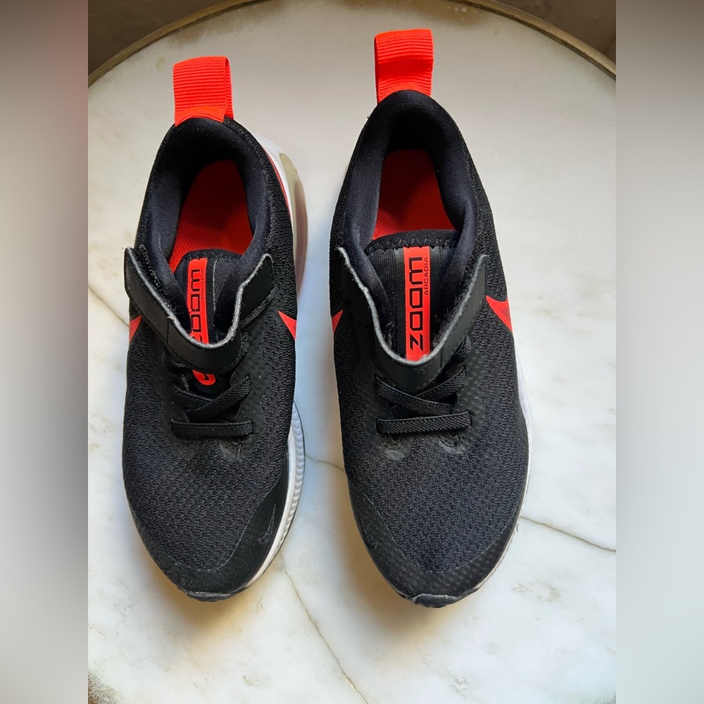 Nike Zoom Arcadia Black and Red Running Shoes